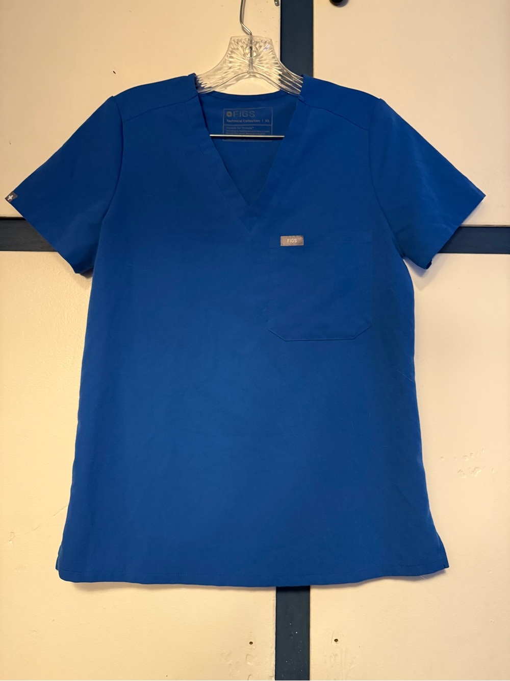 FIGS Women's V-Neck Scrub Top in Royal Blue Size XS